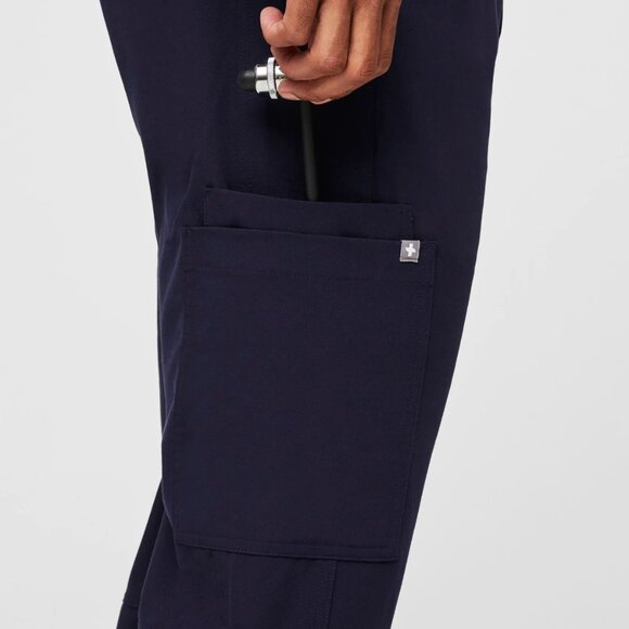 FIGS Men’s Axim Cargo Scrub Pants™ in Navy Blue, size M - Picture 5 of 11